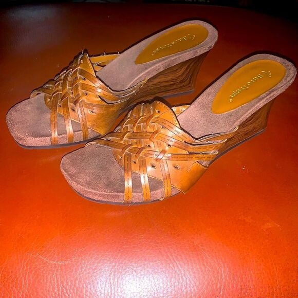 Woman’s size 7 wedges  - Picture 1 of 8